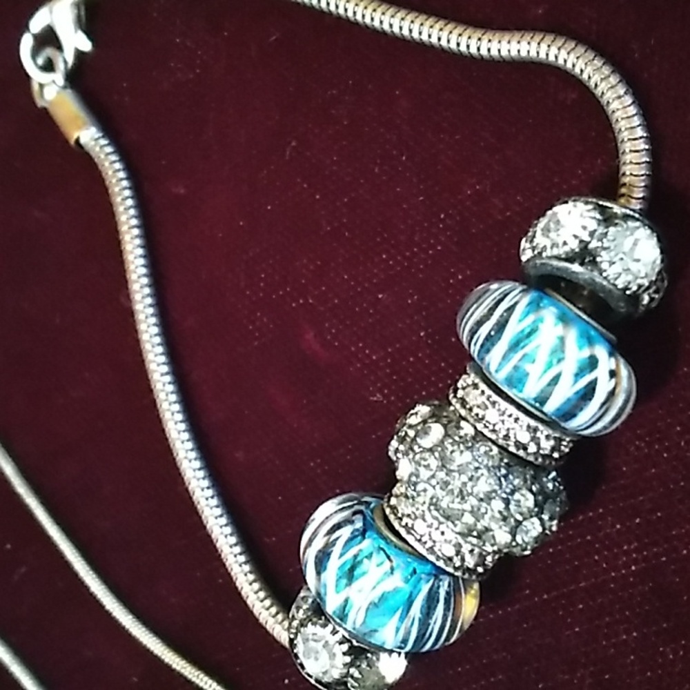 Beautiful Glass Beaded Necklace and Bracelet - Picture 5 of 6